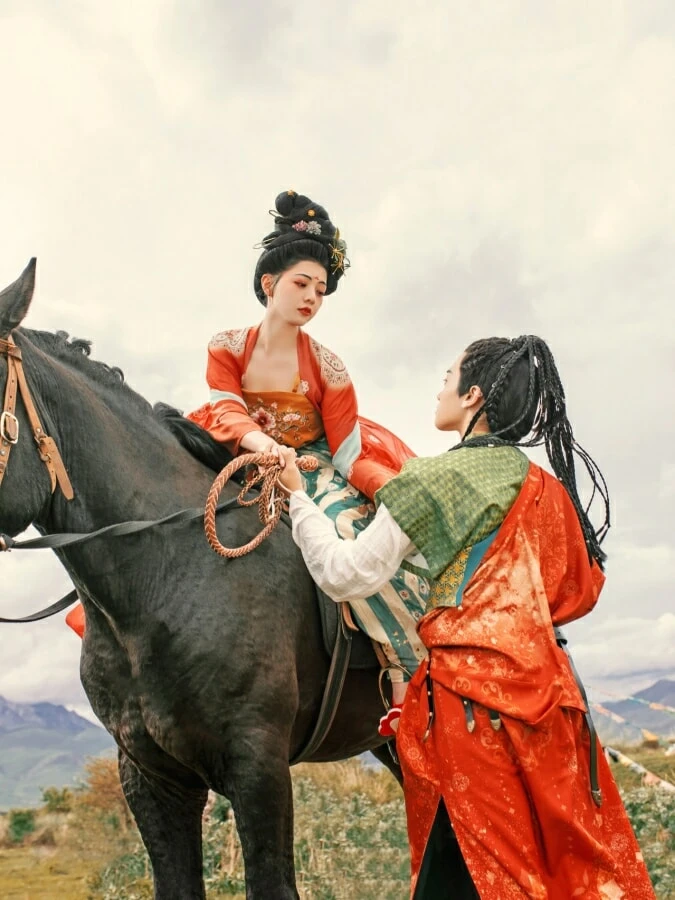 Taking Pictures of Ming Style Hanfu in the Forbidden City 27