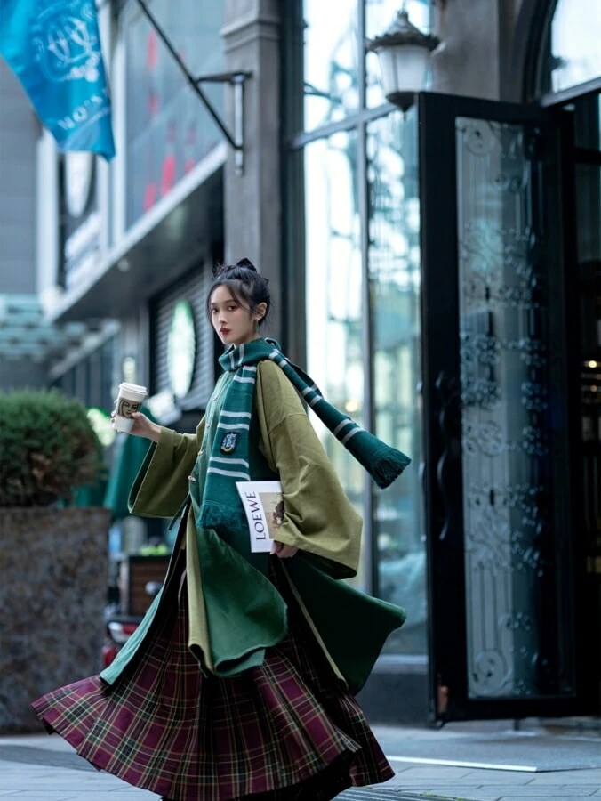Taking Pictures of Ming Style Hanfu in the Forbidden City 23