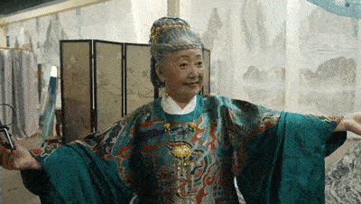 77-Year-Old Grandma in Hanfu Became Popular on the Internet