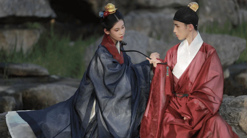 Traditional Hanfu Form