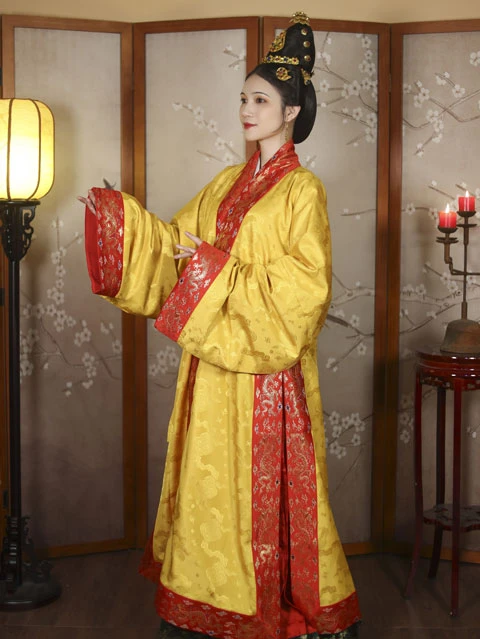 Insisted on Restoring the Traditional Hanfu Form - She Did for Ten Years