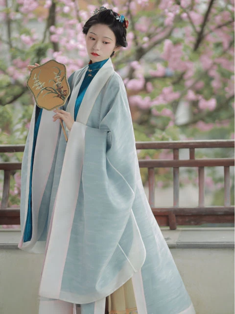 Insisted on Restoring the Traditional Hanfu Form - She Did for Ten Years