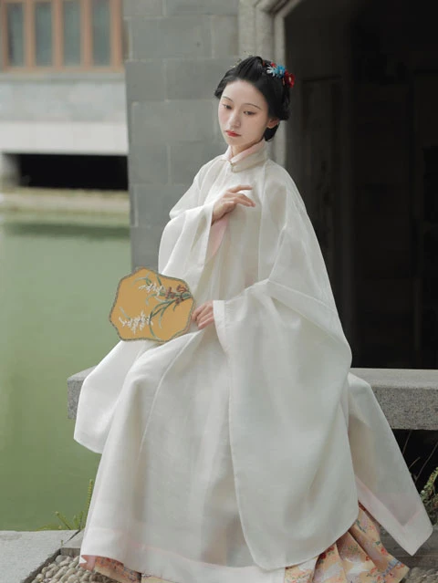 Insisted on Restoring the Traditional Hanfu Form - She Did for Ten Years