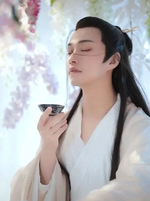The Story Behind Chu Qi’s Magical Hanfu Transfor 1