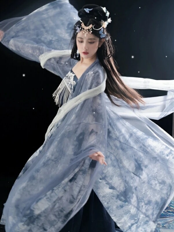 Taking Pictures of Ming Style Hanfu in the Forbidden City 58