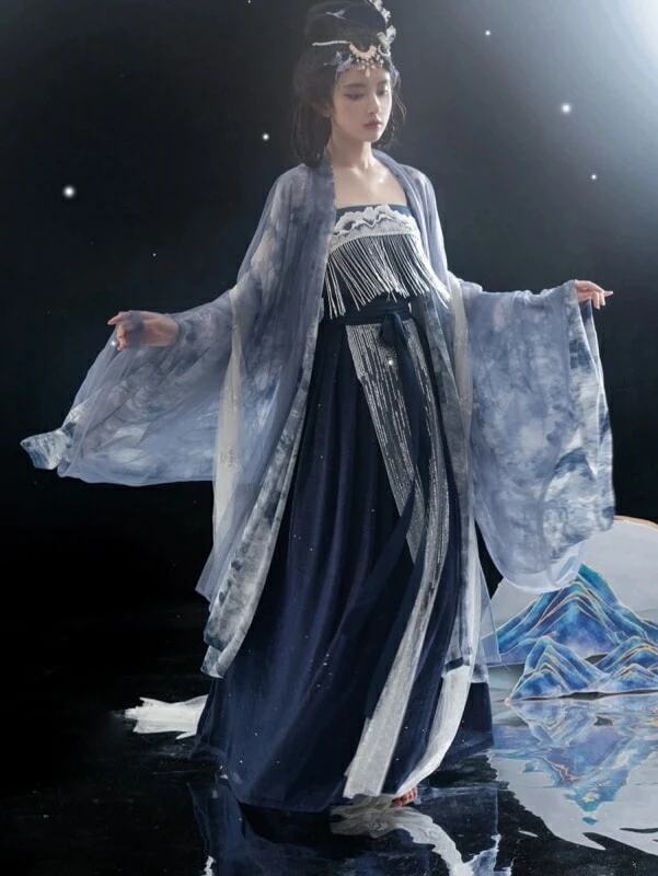 Taking Pictures of Ming Style Hanfu in the Forbidden City 63