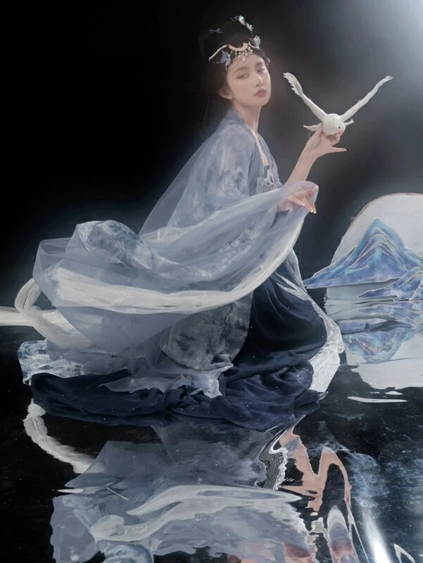 Taking Pictures of Ming Style Hanfu in the Forbidden City 59