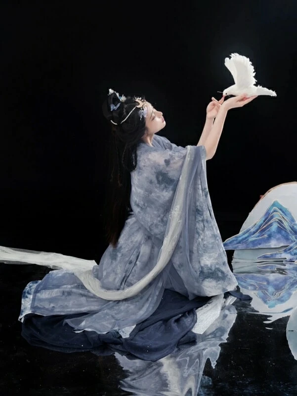 Taking Pictures of Ming Style Hanfu in the Forbidden City 65