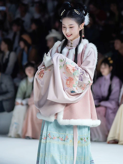 Winter Hanfu Outfit Ideas Without Looking Bulky