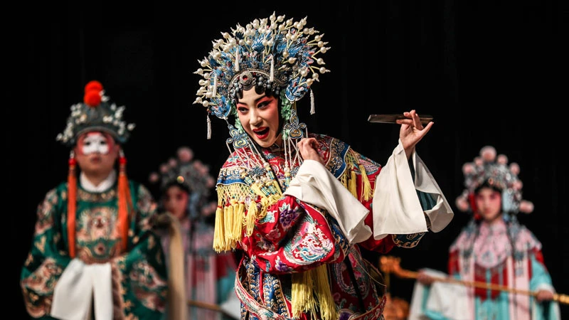 Are the Beijing Opera Costume the Same to Hanfu Costume？