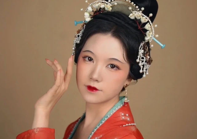 History of Traditional Chinese Eyebows Makeup - Material & Shape