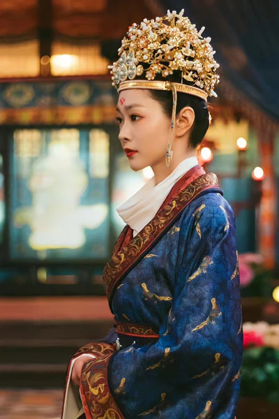 Song Yi Surprised Everyone Again! With Her Stunning Ancient Costume Look 7
