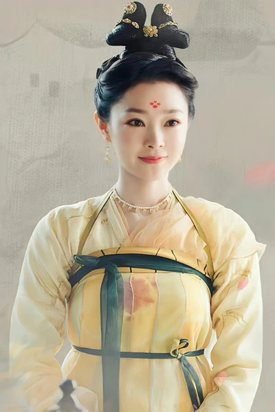 Song Yi Surprised Everyone Again! With Her Stunning Ancient Costume Look 9