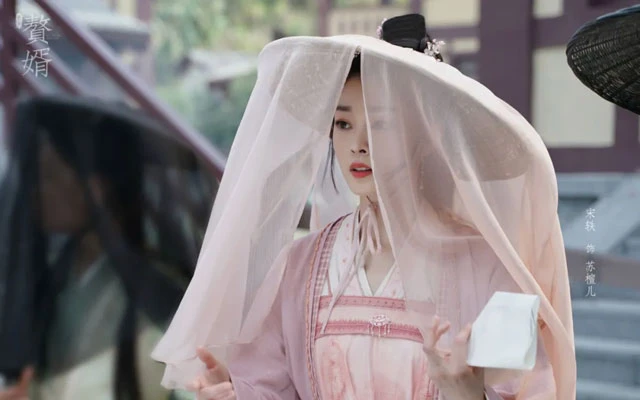 Song Yi Surprised Everyone Again! With Her Stunning Ancient Costume Look 17