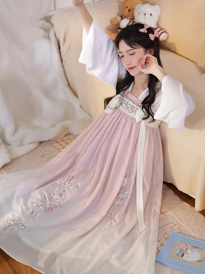18 Latest Spring Chinese Outfits for Women 2022 22