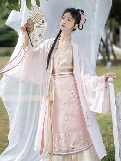 18 Latest Spring Chinese Outfits for Women 2022 26