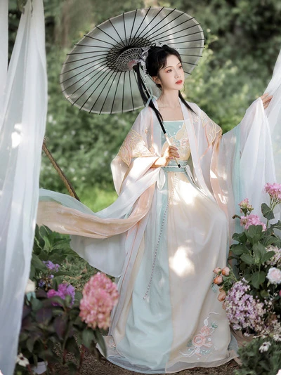 18 Latest Spring Chinese Outfits for Women 2022 28