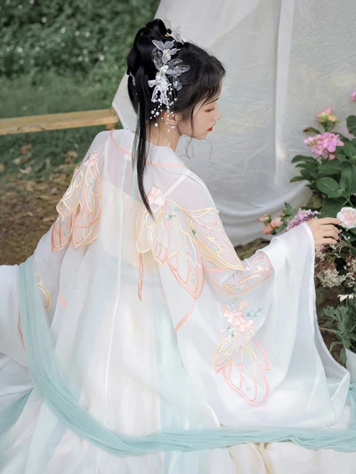 18 Latest Spring Chinese Outfits for Women 2022 29