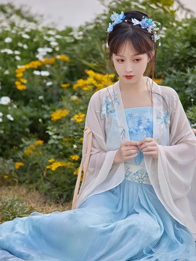 18 Latest Spring Chinese Outfits for Women 2022 37