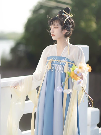 18 Latest Spring Chinese Outfits for Women 2022 15