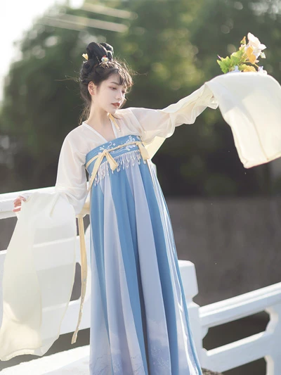 18 Latest Spring Chinese Outfits for Women 2022 16