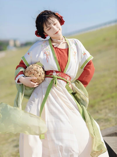 18 Latest Spring Chinese Outfits for Women 2022 17