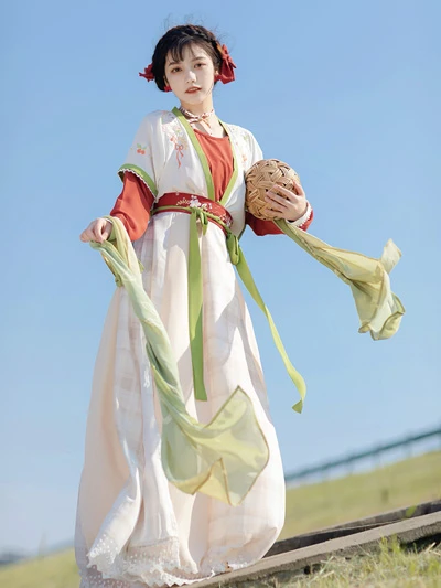 18 Latest Spring Chinese Outfits for Women 2022 18