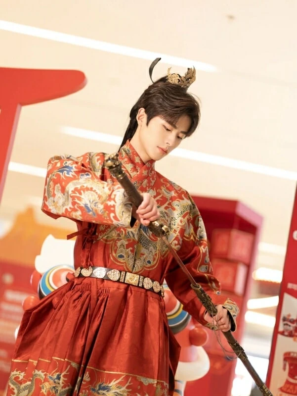 Taking Pictures of Ming Style Hanfu in the Forbidden City 204