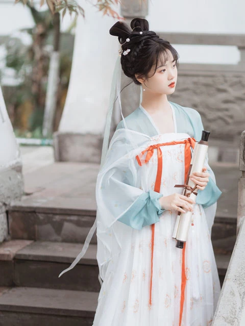 Qixiong shanqun hanfu with high-waisted skirt