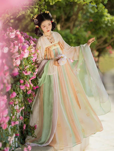 popular traditional Chinese tang qixiong shanqun hanfu outfits
