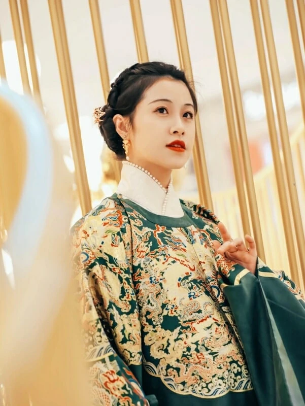 Taking Pictures of Ming Style Hanfu in the Forbidden City 242