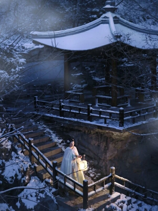 Taking Pictures of Ming Style Hanfu in the Forbidden City 237