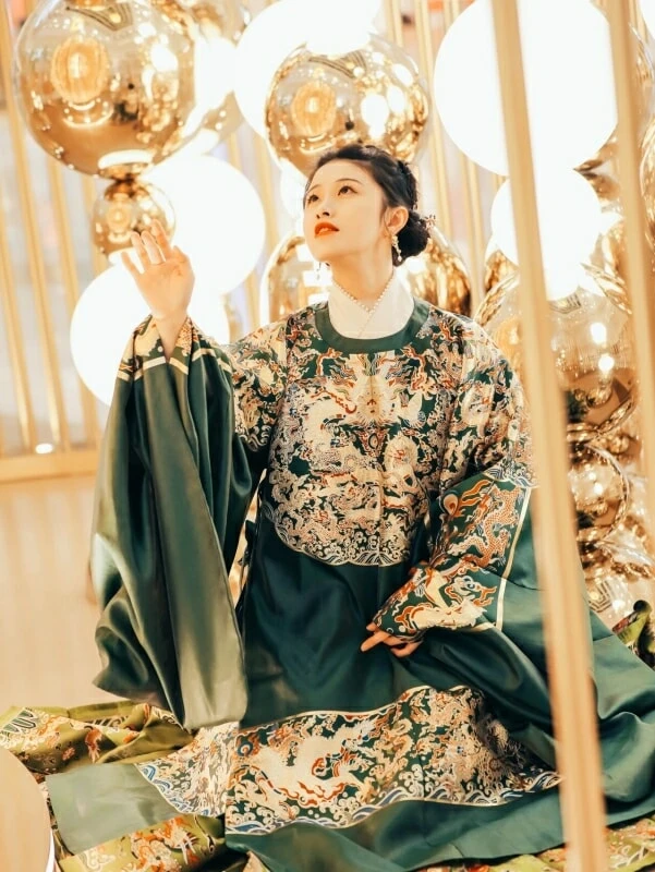 Taking Pictures of Ming Style Hanfu in the Forbidden City 238