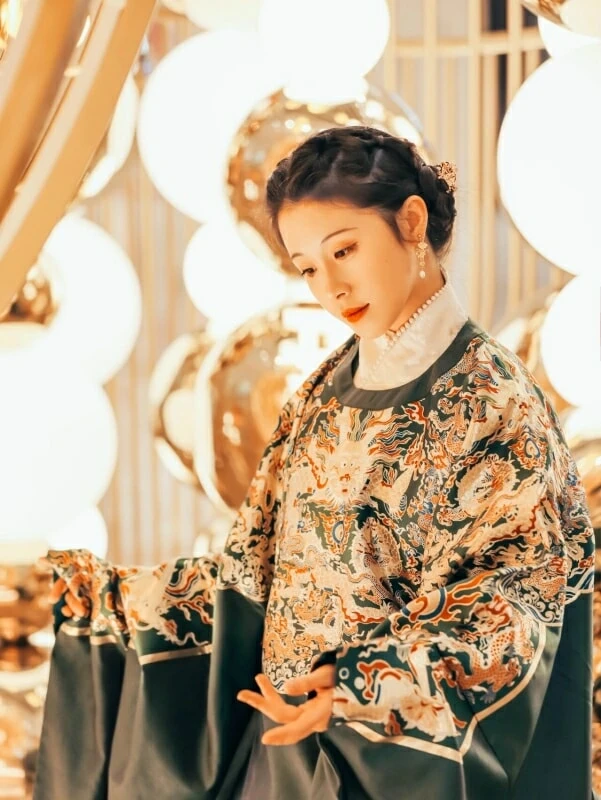 Taking Pictures of Ming Style Hanfu in the Forbidden City 241
