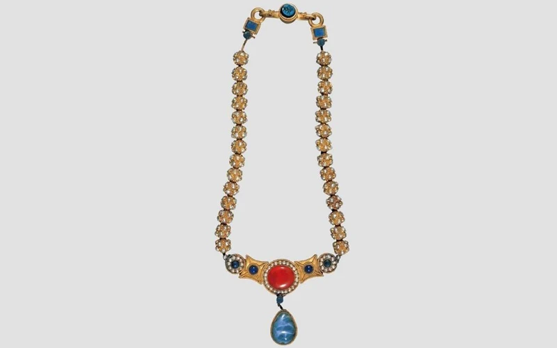 Chinese carved jade necklace with Devil's work and coral beads. j-nlja –  Earthly Adornments