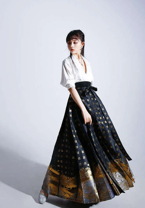 How to Bring Elements of Hanfu into Daily Wear 4