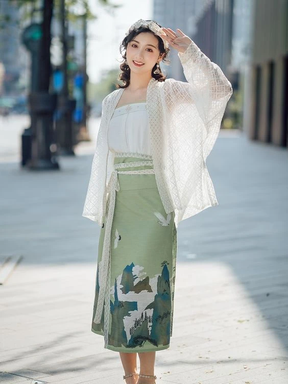 How to Bring Elements of Hanfu into Daily Wear 1