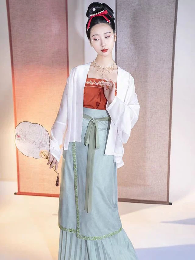 How to Put Together a Hanfu-Inspired Outfit Without Hanfu
