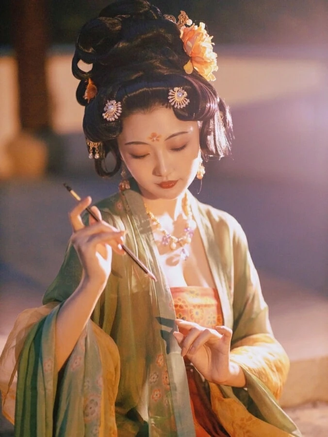 Taking Pictures of Ming Style Hanfu in the Forbidden City 285