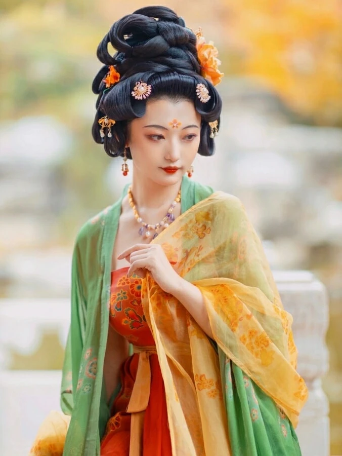Taking Pictures of Ming Style Hanfu in the Forbidden City 281