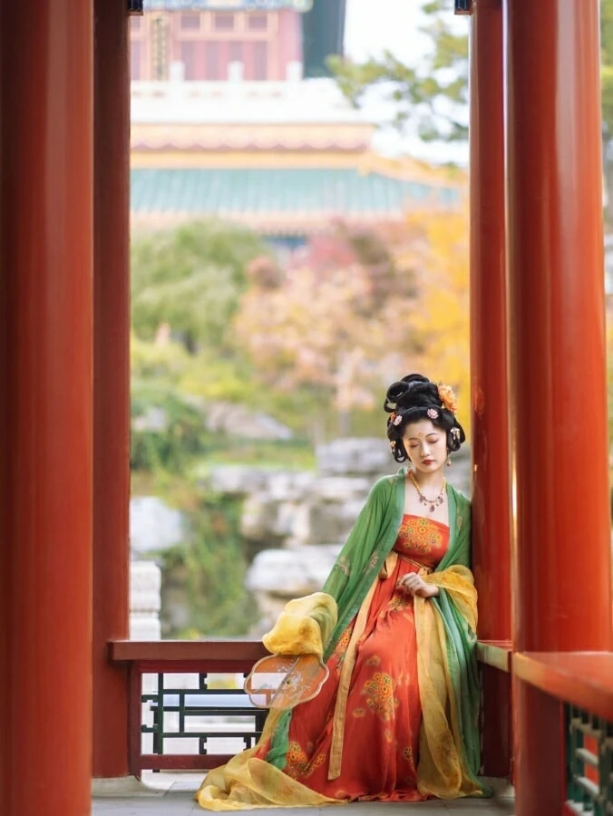 Taking Pictures of Ming Style Hanfu in the Forbidden City 283