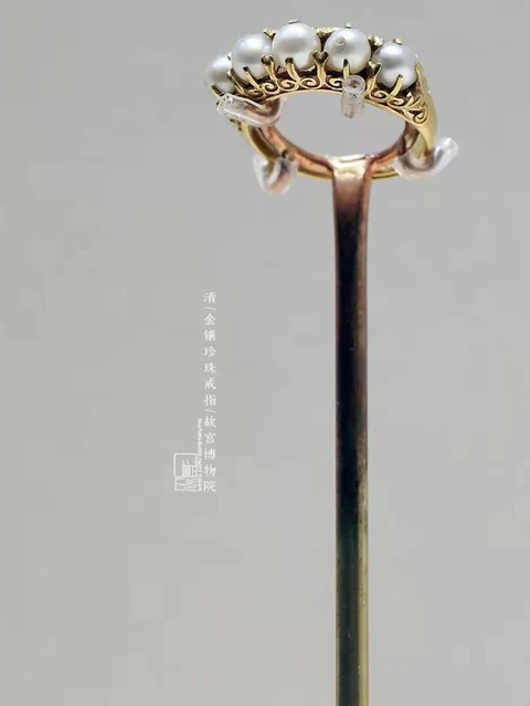 Qing dynasty gold and pearl ring - Collection of the Palace Museum
