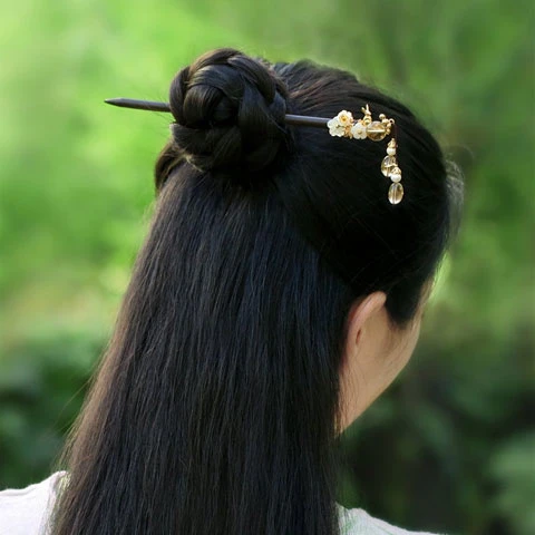 How to Bring Elements of Hanfu into Daily Wear 10