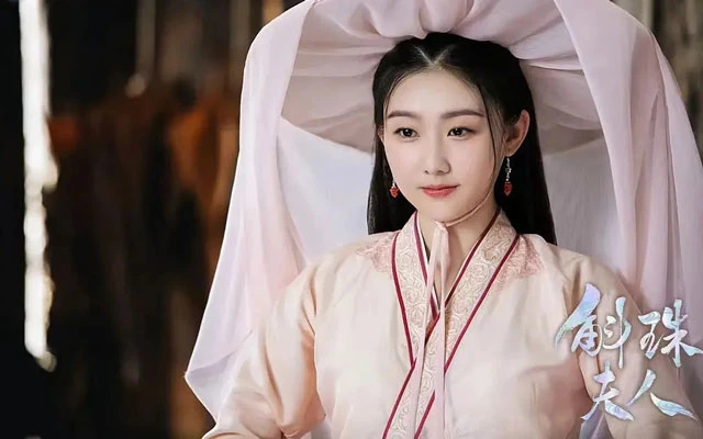 Yuxuan Yuan as Zhe Liu
