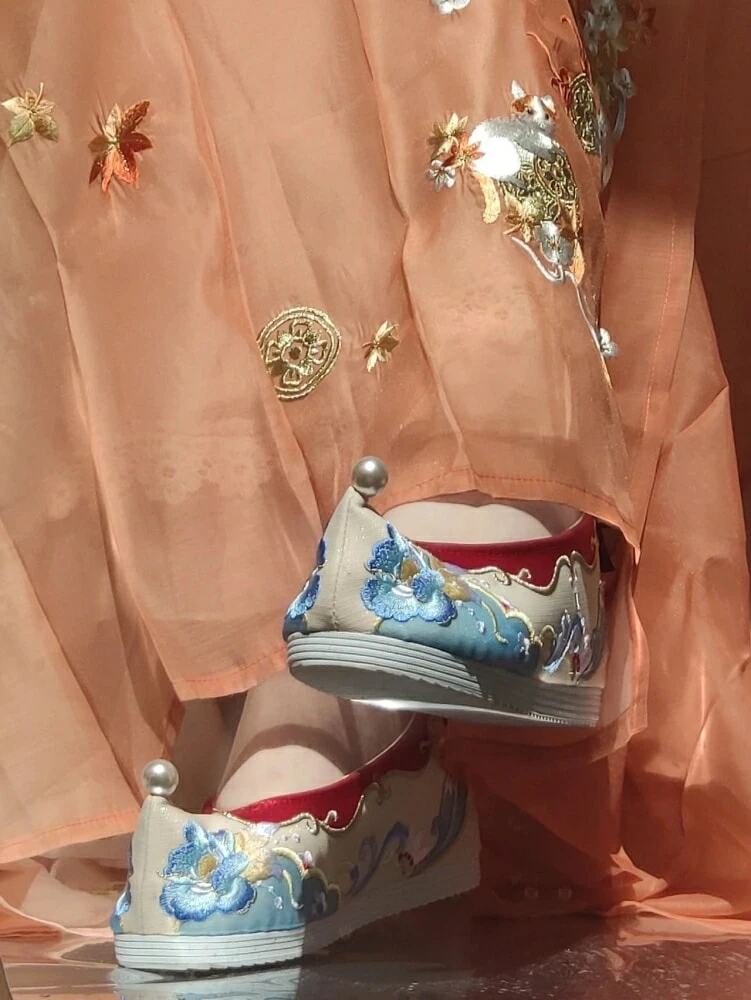 Alice — Community Archive 15
