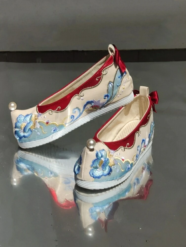 Alice — Community Archive 12