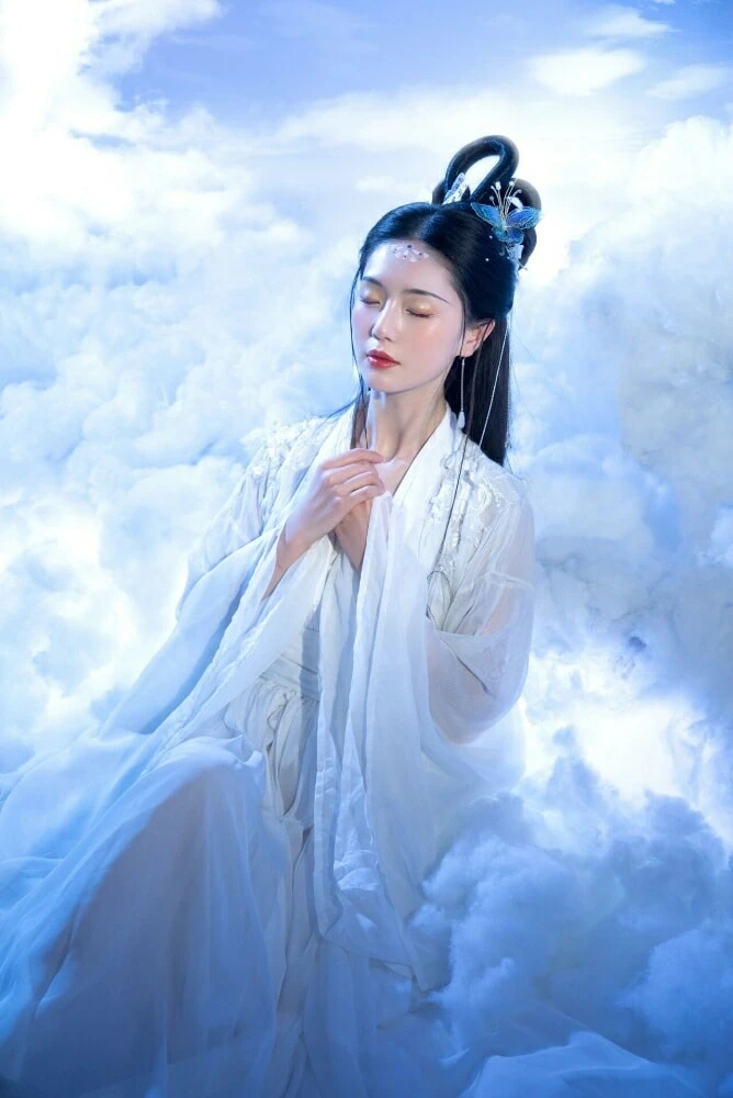 Taking Pictures of Ming Style Hanfu in the Forbidden City 308