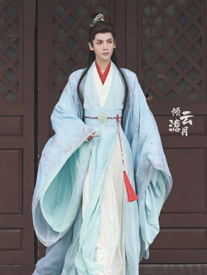 Taking Pictures of Ming Style Hanfu in the Forbidden City 309