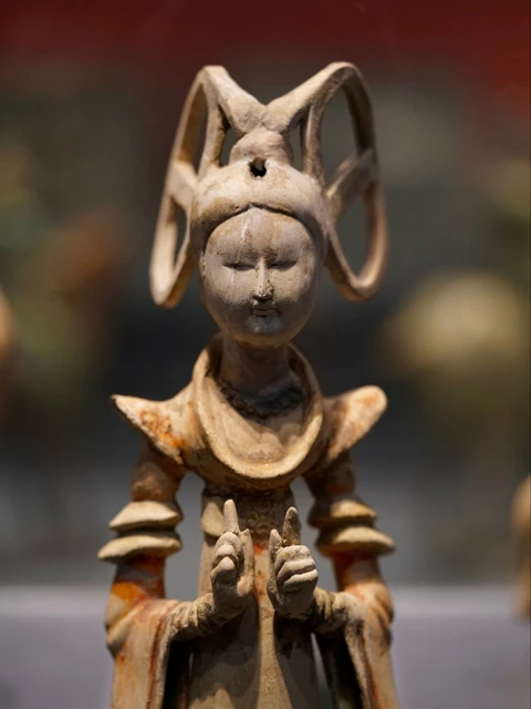 Early Tang Dynasty Female Makeup History 3