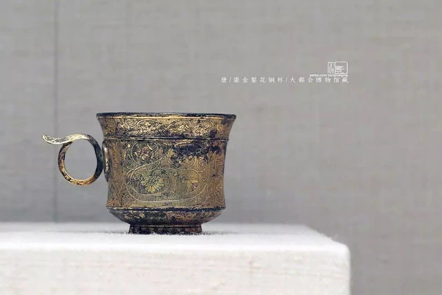 Museum Photographer - Recording the Millennium Beauty of Chinese Cultural Artifacts